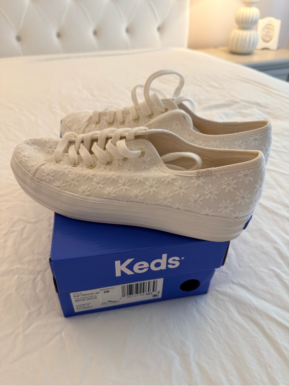 Keds Women White Embroidered Daisy Lace-Up Sneakers
